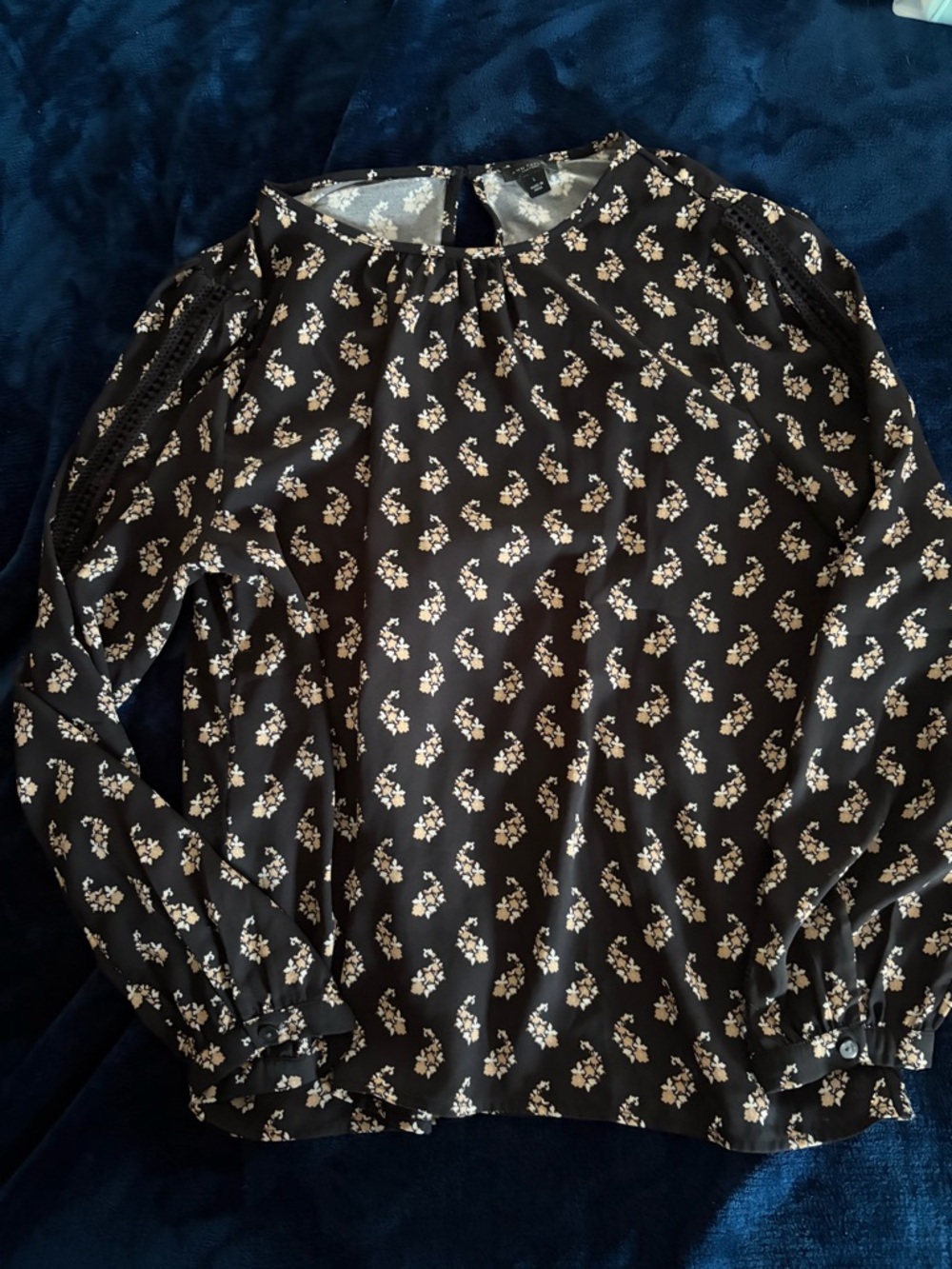 Women’s Black Floral Long-Sleeve Blouse